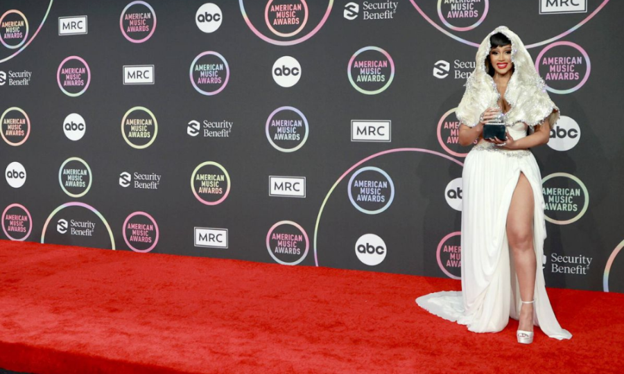 TODOS LOS LOOKS DE CARDI B EN LOS AMERICAN MUSIC AWARDS 2021